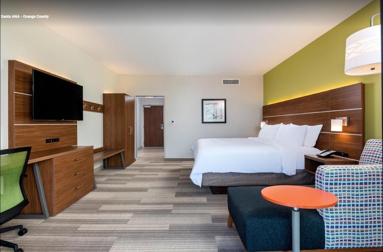 Holiday Inn Express & Suites Santa Ana - Orange County By Ihg Exterior foto