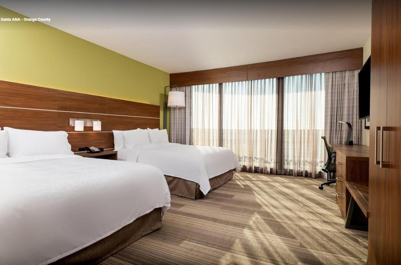 Holiday Inn Express & Suites Santa Ana - Orange County By Ihg Exterior foto